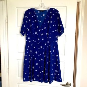 SHEIN Plus Star Print Tied Front Dress